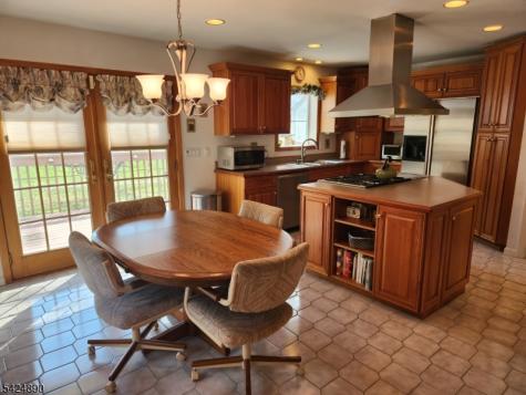 82 Arnot Place Paramus NJ 07652