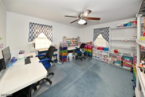 82 Arnot Place Paramus NJ 07652