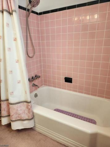 82 Arnot Place Paramus NJ 07652