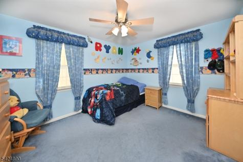 82 Arnot Place Paramus NJ 07652