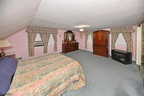 82 Arnot Place Paramus NJ 07652