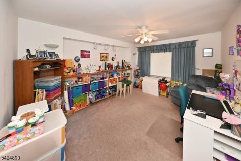 82 Arnot Place Paramus NJ 07652