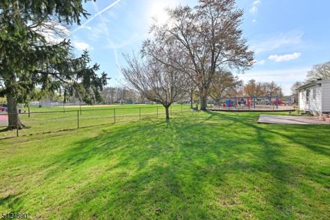 82 Arnot Place Paramus NJ 07652