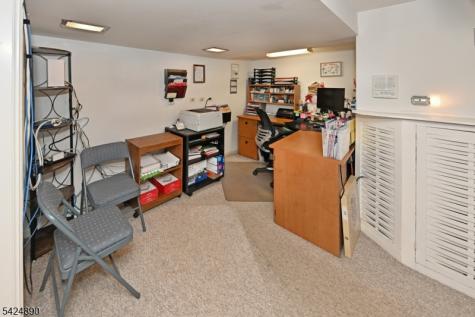 82 Arnot Place Paramus NJ 07652
