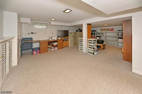 82 Arnot Place Paramus NJ 07652