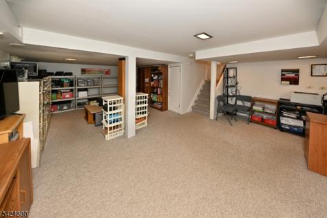 82 Arnot Place Paramus NJ 07652