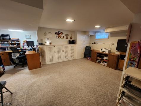 82 Arnot Place Paramus NJ 07652