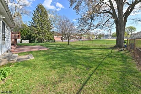 82 Arnot Place Paramus NJ 07652