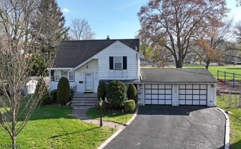 82 Arnot Place Paramus NJ 07652