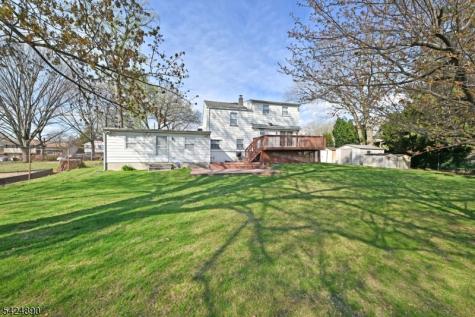 82 Arnot Place Paramus NJ 07652