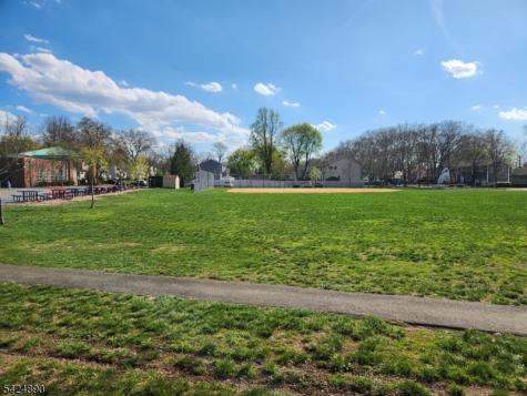 82 Arnot Place Paramus NJ 07652
