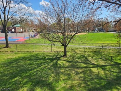 82 Arnot Place Paramus NJ 07652