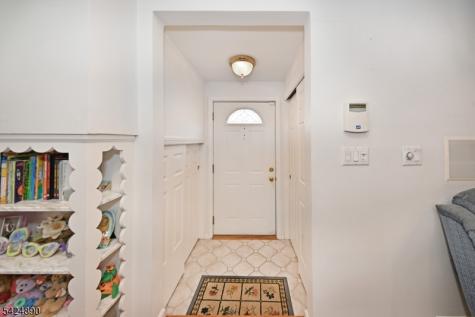 82 Arnot Place Paramus NJ 07652