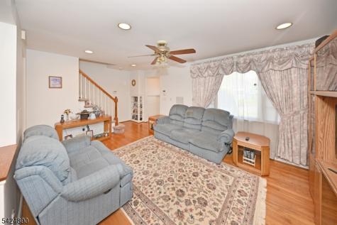 82 Arnot Place Paramus NJ 07652