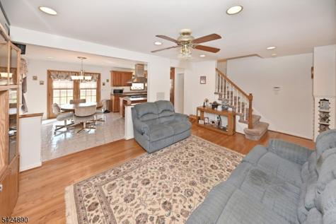 82 Arnot Place Paramus NJ 07652
