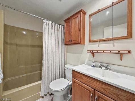 8 Martin Road Verona NJ 07044