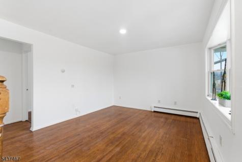 413 Wills Avenue Hopatcong NJ 07874