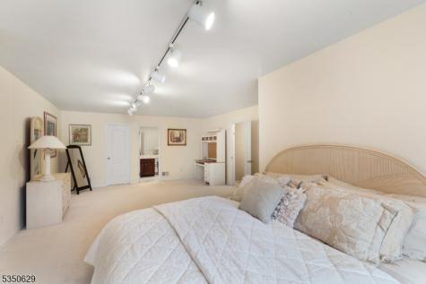 4 Ascot Lane Mendham NJ 07960