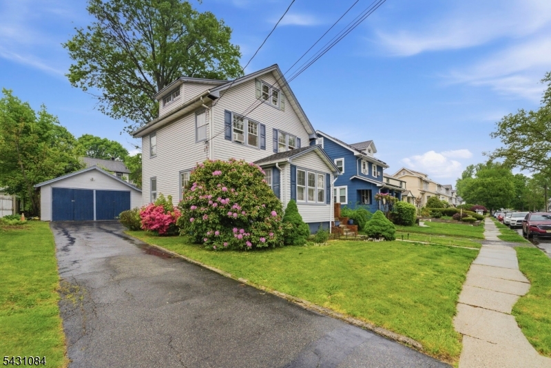 1142 Stasia Street Teaneck NJ 07666