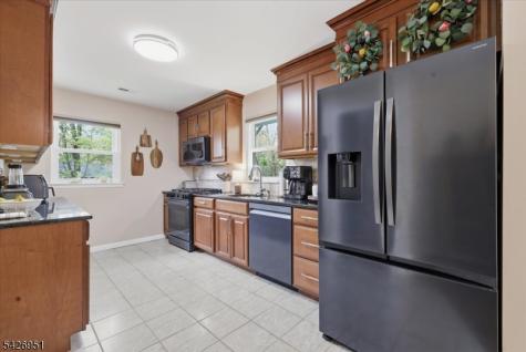 47 Pudding Stone Way Lopatcong NJ 08865