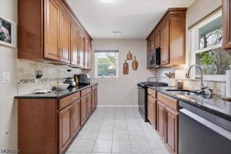 47 Pudding Stone Way Lopatcong NJ 08865