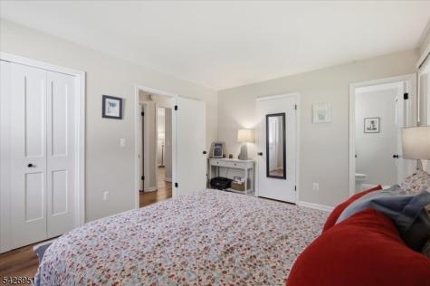 47 Pudding Stone Way Lopatcong NJ 08865