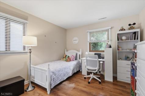 47 Pudding Stone Way Lopatcong NJ 08865