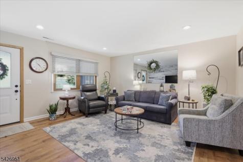 47 Pudding Stone Way Lopatcong NJ 08865