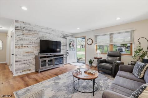 47 Pudding Stone Way Lopatcong NJ 08865