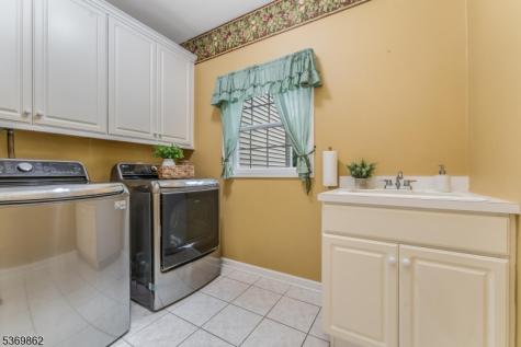6 Jayne Drive Lopatcong NJ 08865