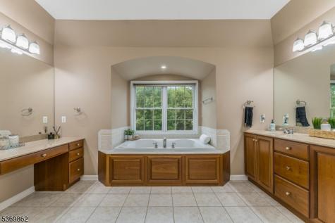 6 Jayne Drive Lopatcong NJ 08865