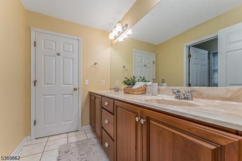 6 Jayne Drive Lopatcong NJ 08865