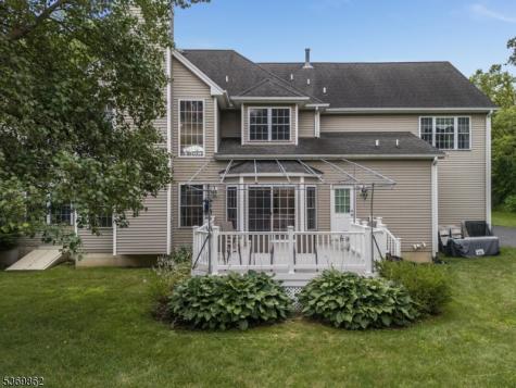 6 Jayne Drive Lopatcong NJ 08865