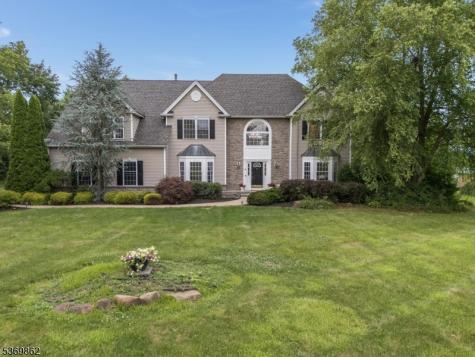6 Jayne Drive Lopatcong NJ 08865
