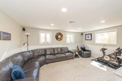 14 Green Drive East Hanover NJ 07936