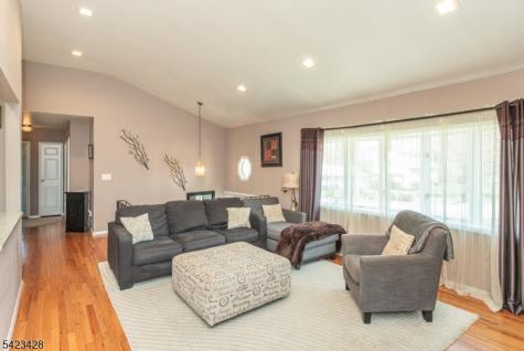 14 Green Drive East Hanover NJ 07936