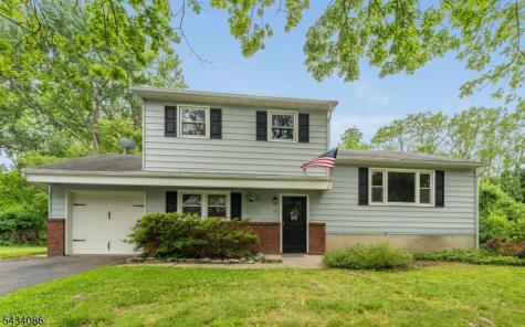 10 Lynnfield Terrace Lopatcong NJ 08865