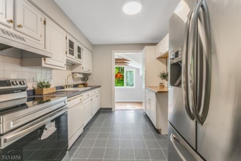10 Lynnfield Terrace Lopatcong NJ 08865