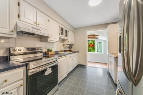 10 Lynnfield Terrace Lopatcong NJ 08865