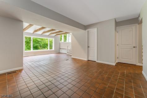 10 Lynnfield Terrace Lopatcong NJ 08865