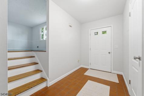 10 Lynnfield Terrace Lopatcong NJ 08865