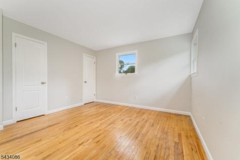 10 Lynnfield Terrace Lopatcong NJ 08865