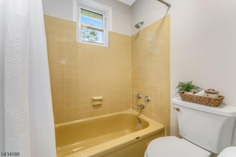 10 Lynnfield Terrace Lopatcong NJ 08865