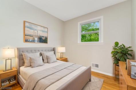 10 Lynnfield Terrace Lopatcong NJ 08865