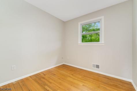 10 Lynnfield Terrace Lopatcong NJ 08865