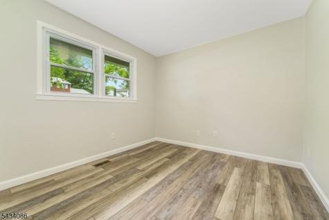 10 Lynnfield Terrace Lopatcong NJ 08865