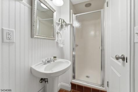 10 Lynnfield Terrace Lopatcong NJ 08865