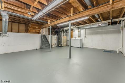 10 Lynnfield Terrace Lopatcong NJ 08865