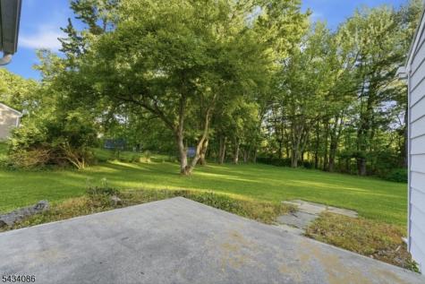 10 Lynnfield Terrace Lopatcong NJ 08865