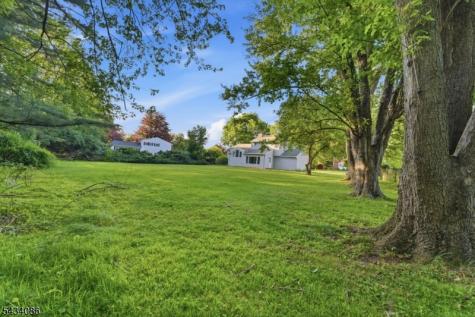 10 Lynnfield Terrace Lopatcong NJ 08865